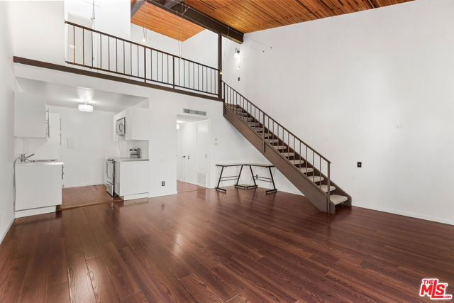 Property photo of 5460 White Oak AV