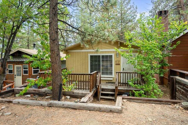 Property photo of 817 Maple LN