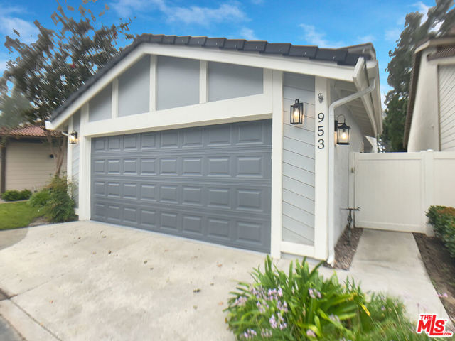 Property photo of 953 S Ridgecrest CR