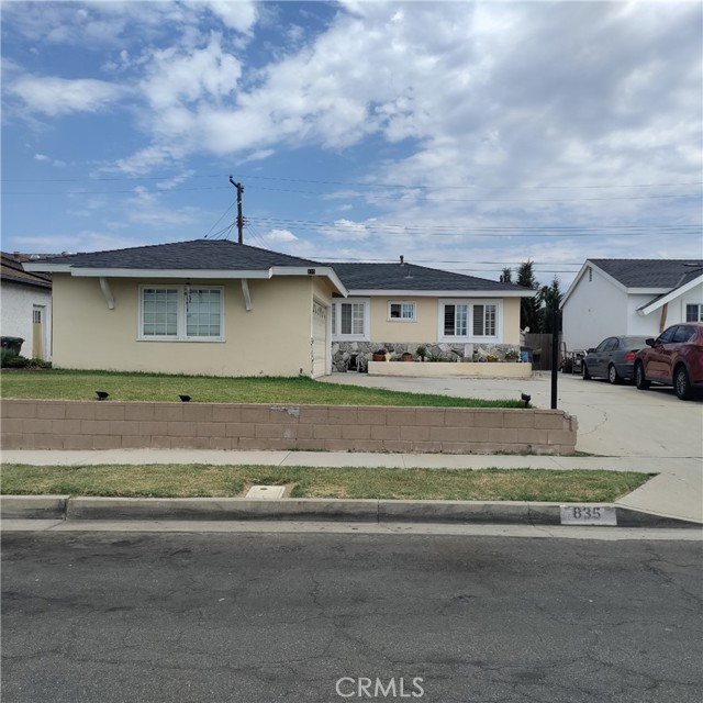 Property photo of 835 E Bonds ST