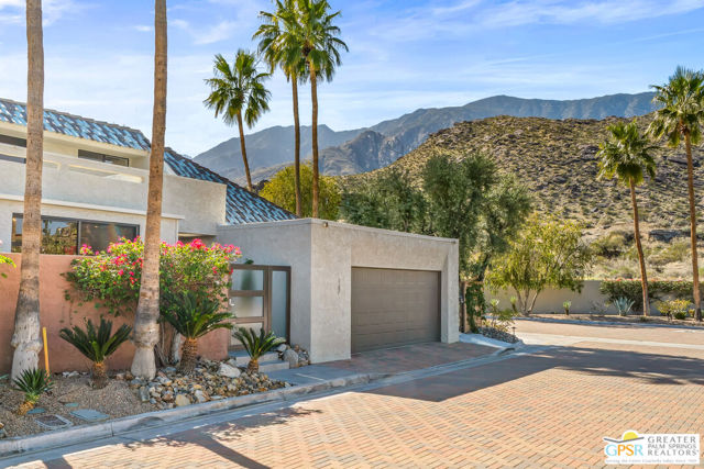 Property photo of 147 E Perlita CR