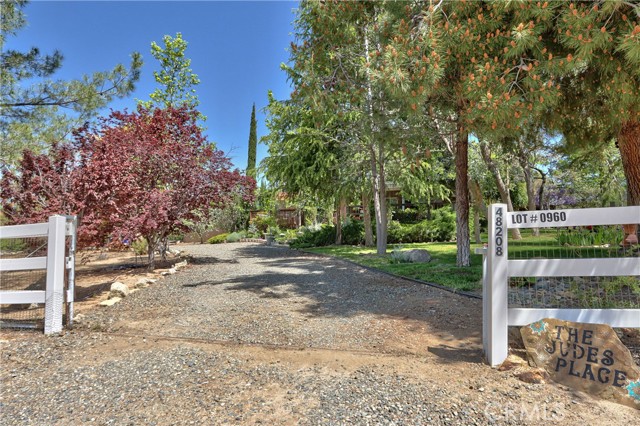 Property photo of 48208 Tanglewood CT