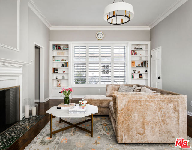 Property photo of 118 N Flores ST