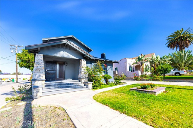 Property photo of 615 S Victoria AV