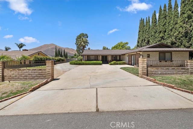 Property photo of 6591 Karen LN