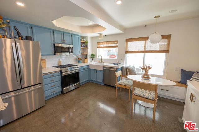 Property photo of 5010 Cahuenga BL