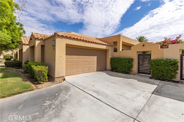 Property photo of 22 Oak Tree DR