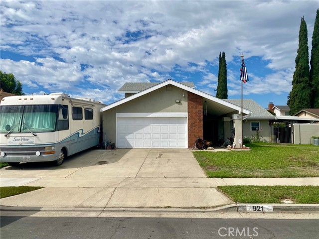 Property photo of 921 Azalea AV