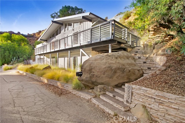 Property photo of 8657 Valley Flores DR