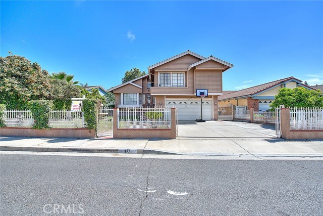 Property photo of 10 Skyline LN
