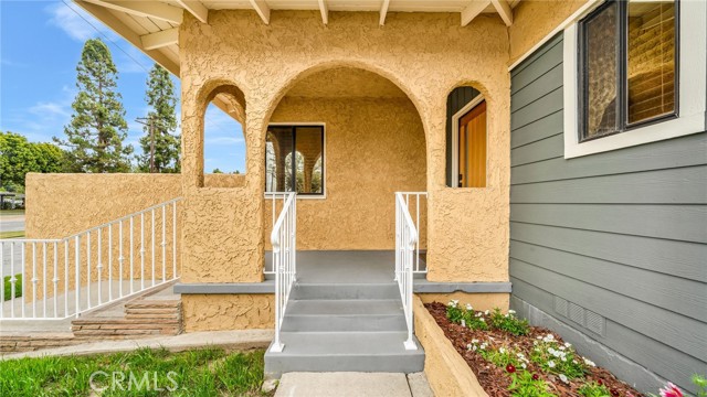 Property photo of 2552 Ostrom Ave
