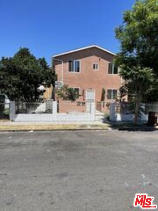 Property photo of 1045 E 20th ST