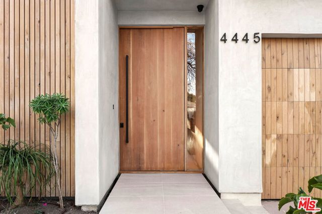 Property photo of 4445 Van Noord AV