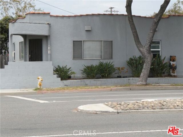 Property photo of 701 E Willow ST