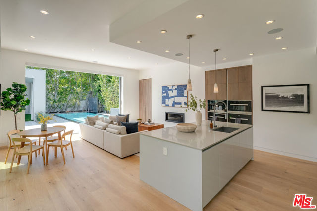 Property photo of 419 Westbourne DR