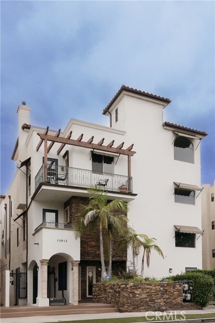 Property photo of 10913 Whipple ST