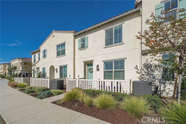 Property photo of 1045 W Clover