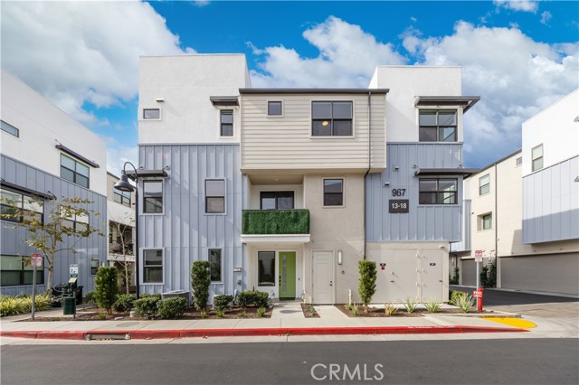 Property photo of 967 N Divino Privado