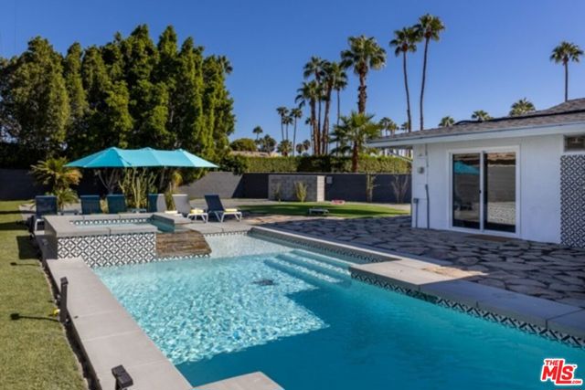 Property photo of 980 N Buttonwillow CR