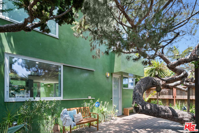Property photo of 725 Superba AV