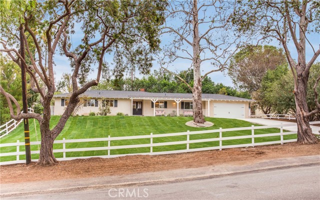 Property photo of 16 Silver Saddle LN
