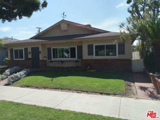 Property photo of 2553 Pine AV