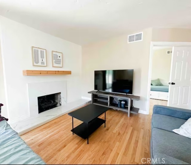 Photo of 1448 W West