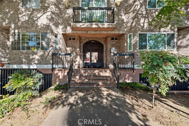 Property photo of 147 W Acacia Ave. #104