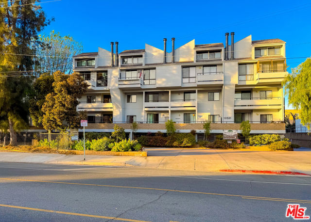 Property photo of 13331 Moorpark ST