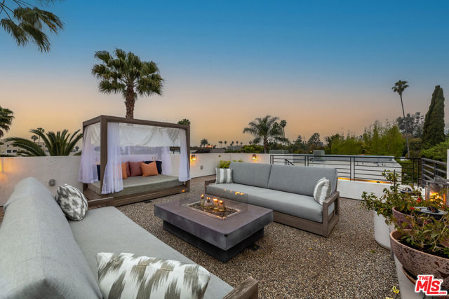 Property photo of 1540 N Curson AV