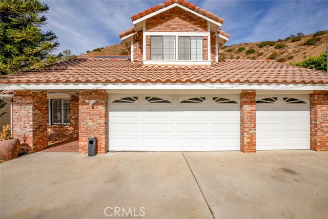 Property photo of 9653 La Tuna Canyon RD