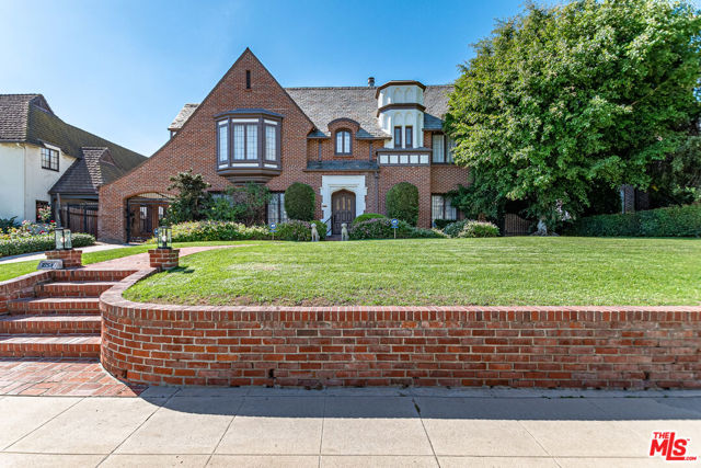 Property photo of 165 N Las Palmas AV