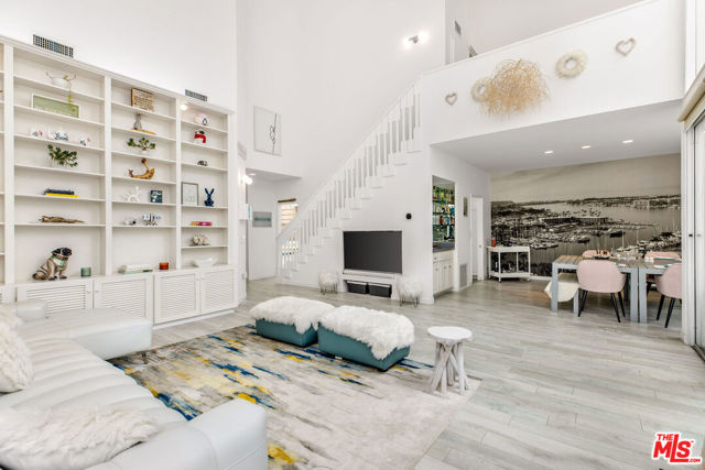 Property photo of 4342 Redwood AV