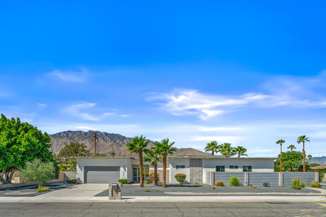Property photo of 2077 E Nicola RD