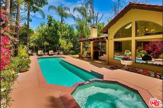 Property photo of 12090 Summit CR