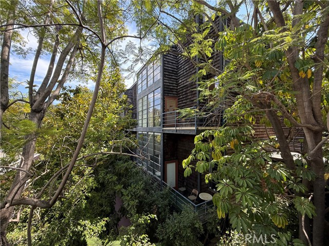 Property photo of 3884 Fredonia DR