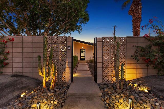 Photo of 565 W Yorba Rd