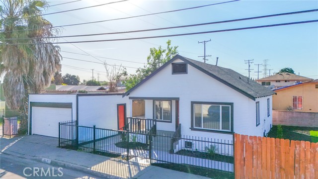 Property photo of 1404 E 87th PL