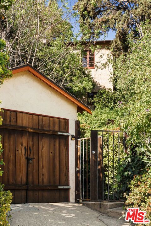 Property photo of 654 Frontenac AV