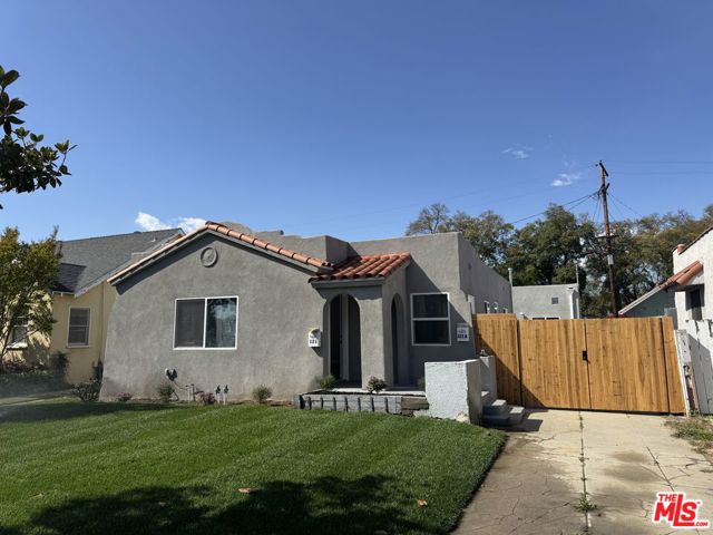 Property photo of 121 W Elm AV