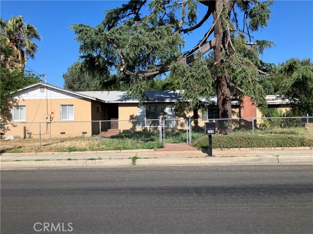 Property photo of 1916 S Oaks AV