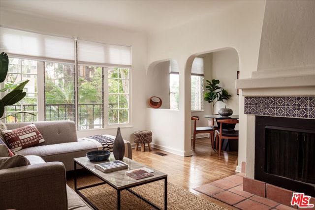 Property photo of 1345 N Hayworth AV