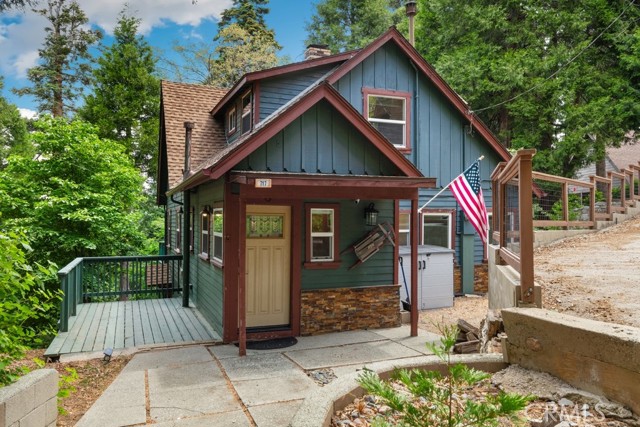 Property photo of 717 Crest Estates DR