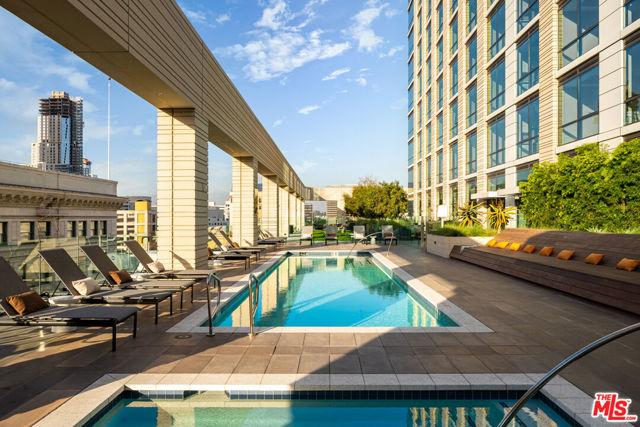 Property photo of 400 S Broadway