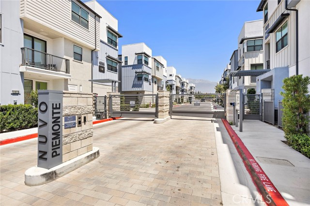 Photo of 944 N Divino Privado