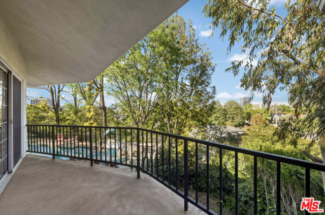 Property photo of 15569 Meadowgate RD