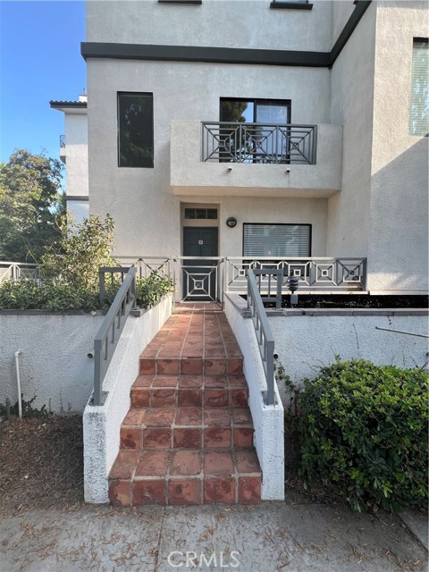 Property photo of 111 S Oak Knoll AV