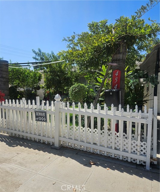 Property photo of 450 W D ST