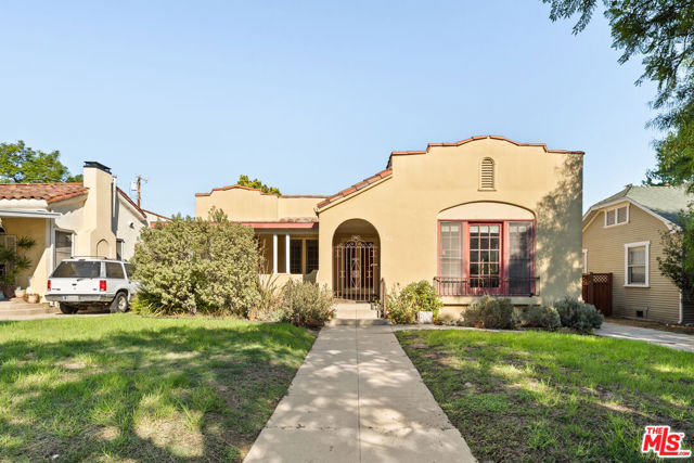 Photo of 580 N Beachwood Dr