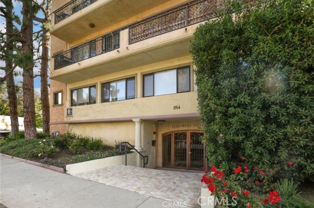 Property photo of 1154 S Barrington AV
